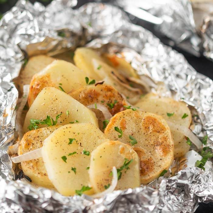 https://www.eatingonadime.com/wp-content/uploads/2011/12/foil-potatoes-7-2.jpg