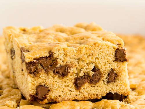 https://www.eatingonadime.com/wp-content/uploads/2012/03/Chocolate-Chip-Cookie-Cake-26-1-500x375.jpg