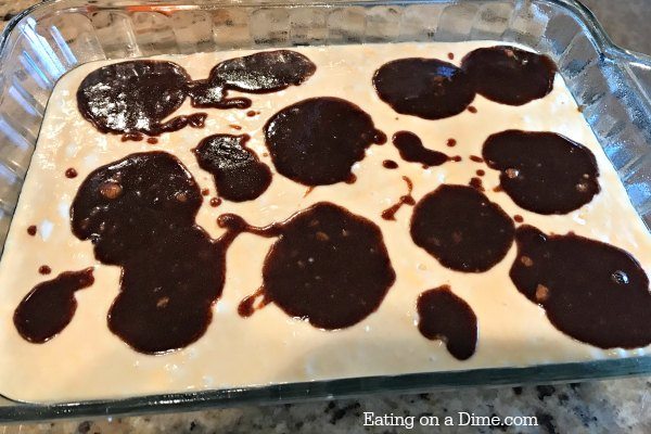 Here is a fun twist on a coffee cake recipe. This easy cinnamon roll cake recipe is the best. Get the taste of homemade cinnamon rolls without all the work. 