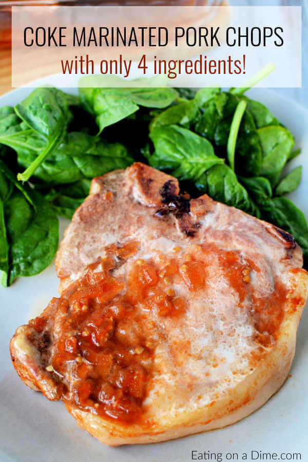  Coke marinata rende il più delizioso e facile ricetta braciola di maiale al forno. Le costolette di maiale al forno facili sono tenere e saporite. Questo pasto è sicuro di impressionare. 