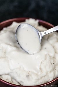 White Gravy Recipe - Ready in 10 minutes!