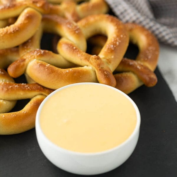 Cheese sauce for pretzels Easy Pretzel Cheese dip