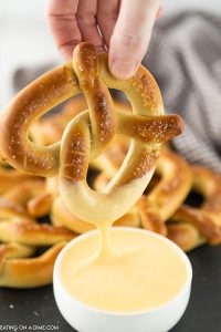 Cheese Sauce For Pretzels - Easy Pretzel Cheese Dip