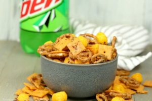 Easy Spicy Cheez-It Snack Mix Recipe - Eating On A Dime