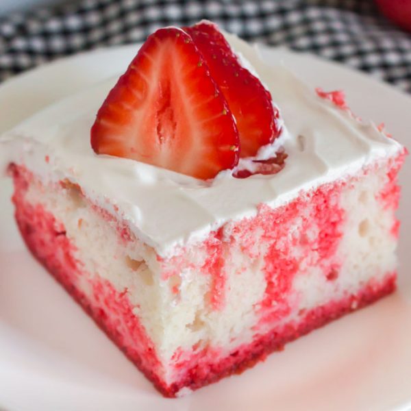 Jello Poke Cake Recipe (+ VIDEO) - How to make a Jello Poke Cake