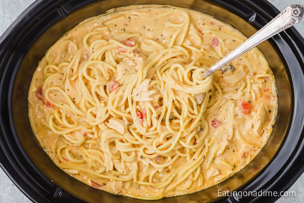 Crockpot Chicken Spaghetti Recipe slow cooker cheesy spaghetti