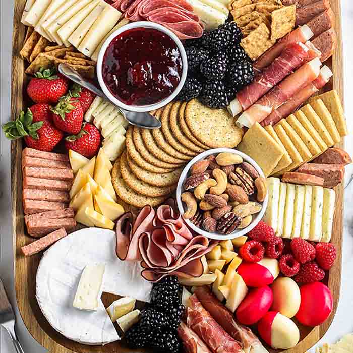 Summer snack charcuterie board - Easy Summer Charcuterie Board