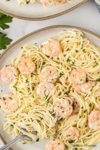 Lemon Garlic Shrimp Scampi Recipe (& VIDEO!) - Easy Shrimp Scampi