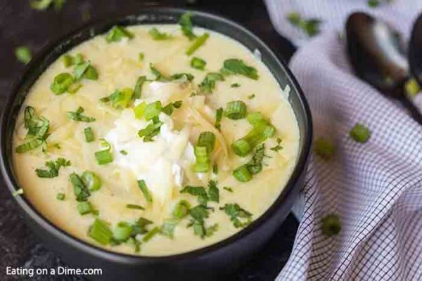 Keto green chicken enchilada soup - Ready in 20 minutes