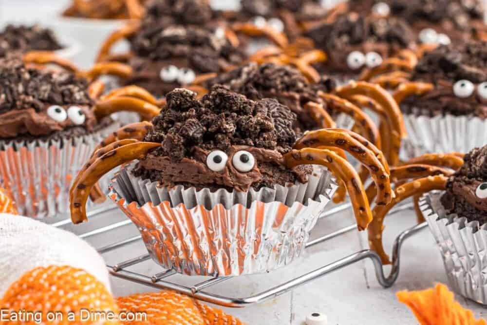 Easy Spider Cupcakes - Eating on a Dime