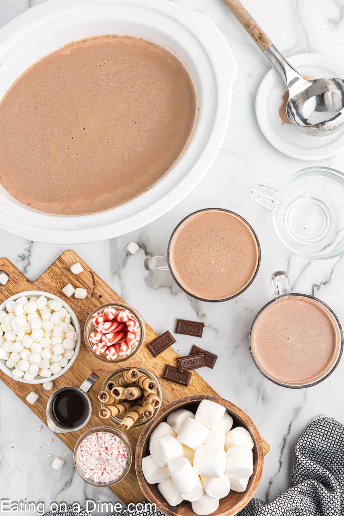 Slow Cooker Hot Chocolate (6 Ingredients, So Easy!)