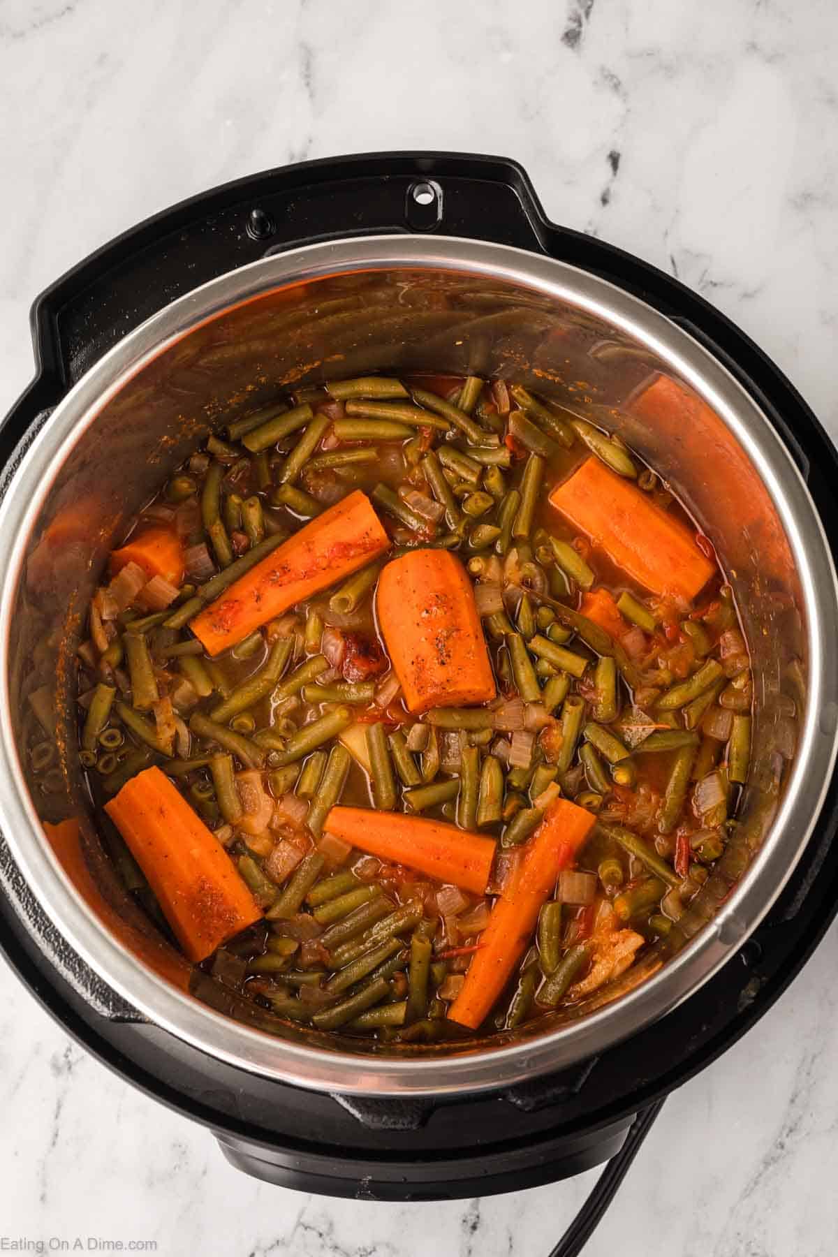 Cooked carrots and green beans in the instant pot