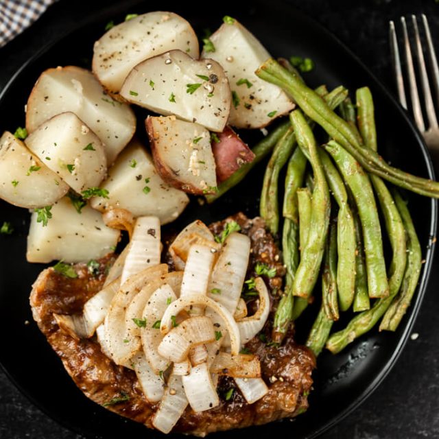 BEST Crockpot Steak Recipe (and VIDEO) Easy slow cooker steak!