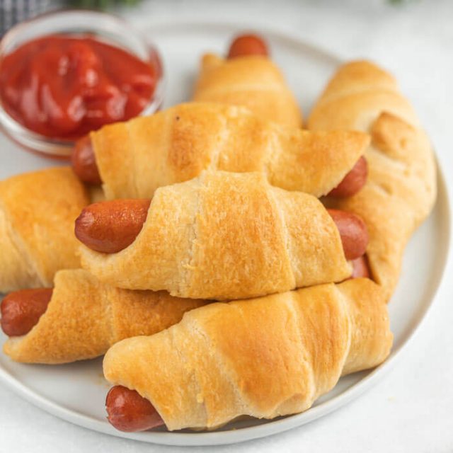 Crescent roll pigs in a blanket recipe only 2 ingredients