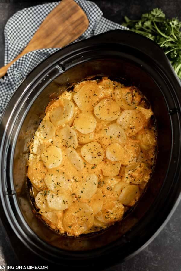 Slow Cooker Scalloped Potatoes (& VIDEO!) - crock pot cheesy potatoes