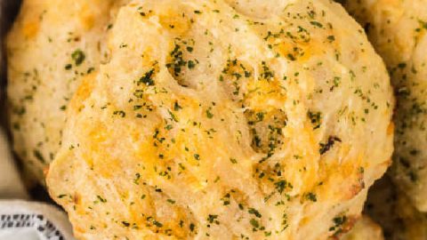 Cheddar Bay Biscuits Copycat + Video - The Slow Roasted Italian