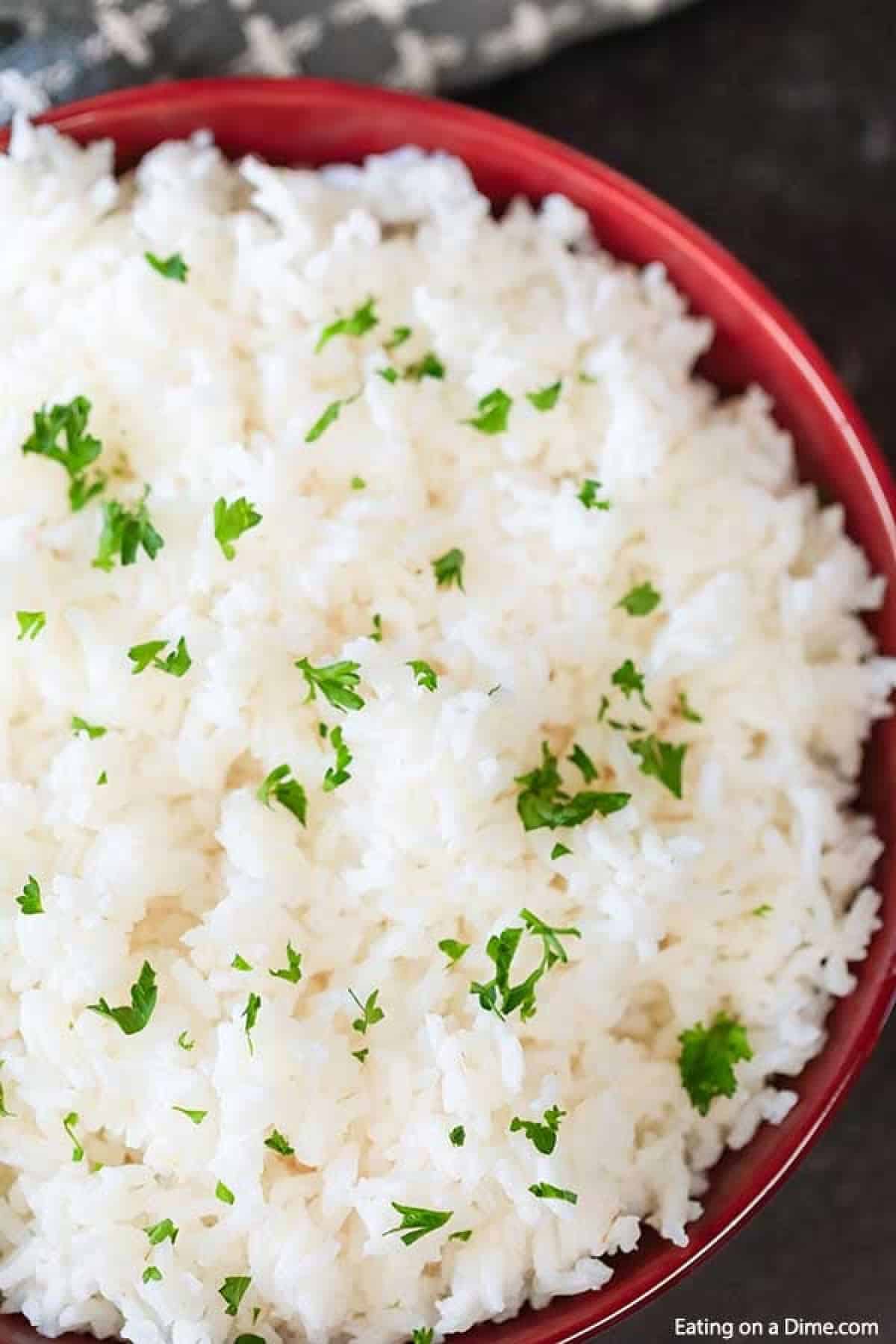 Close up image of a bowl of white rice. 