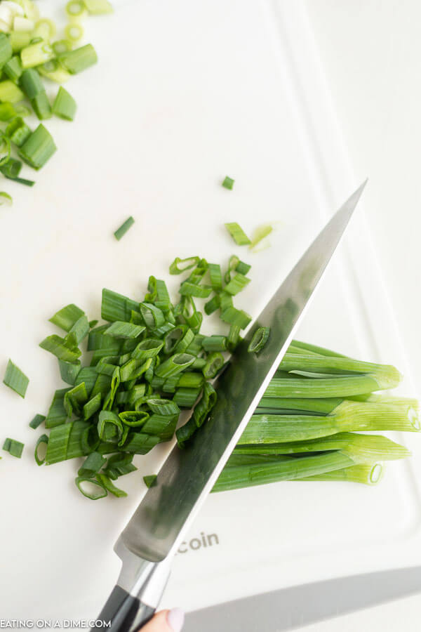 How to Cut Green Onions (Scallions) - Hungry Huy