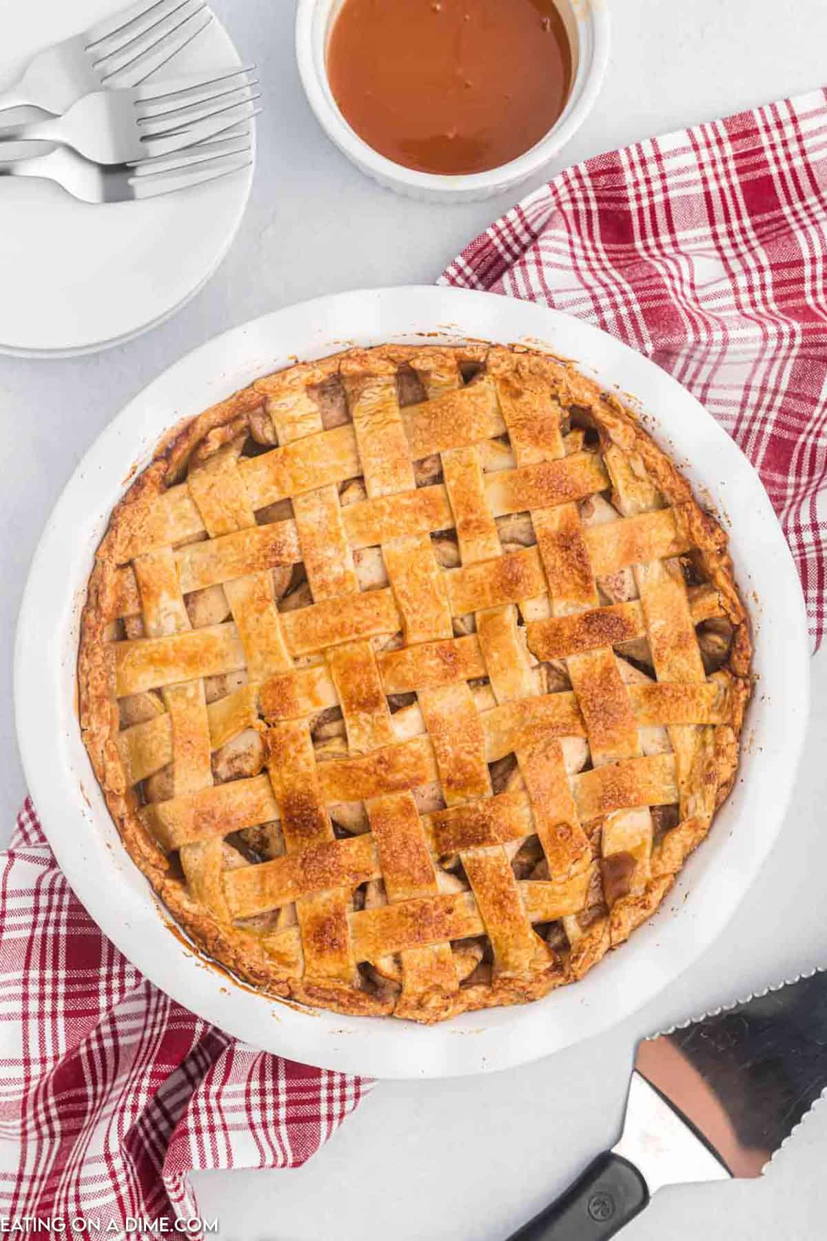 Baked apple pie in a pie plate