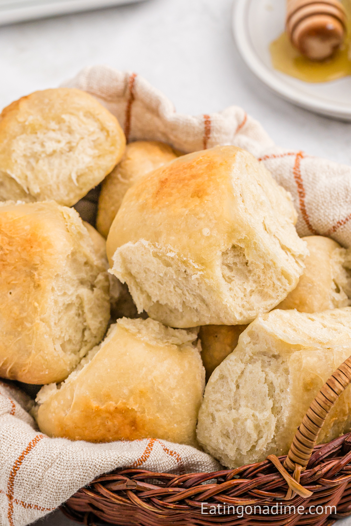 These Crock Pot Easy Homemade Yeast Rolls are the best yeast rolls I have  ever had, but I may be bias…