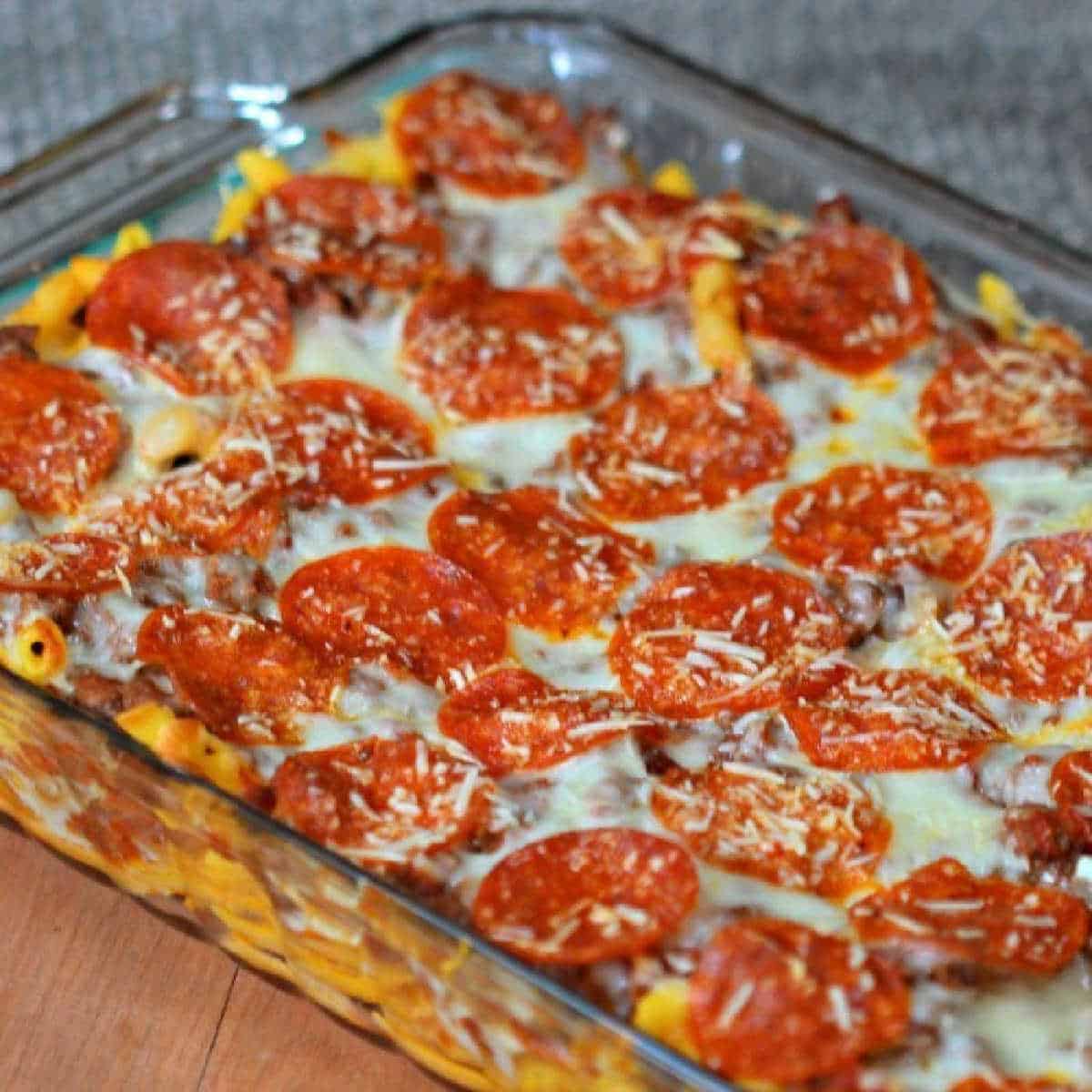 This easy pizza casserole recipe is a family pleaser! An Easy casserole recipe. Plus this pizza pasta casserole is an easy freezer meal. Try it today! 