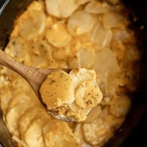 Slow Cooker Scalloped Potatoes