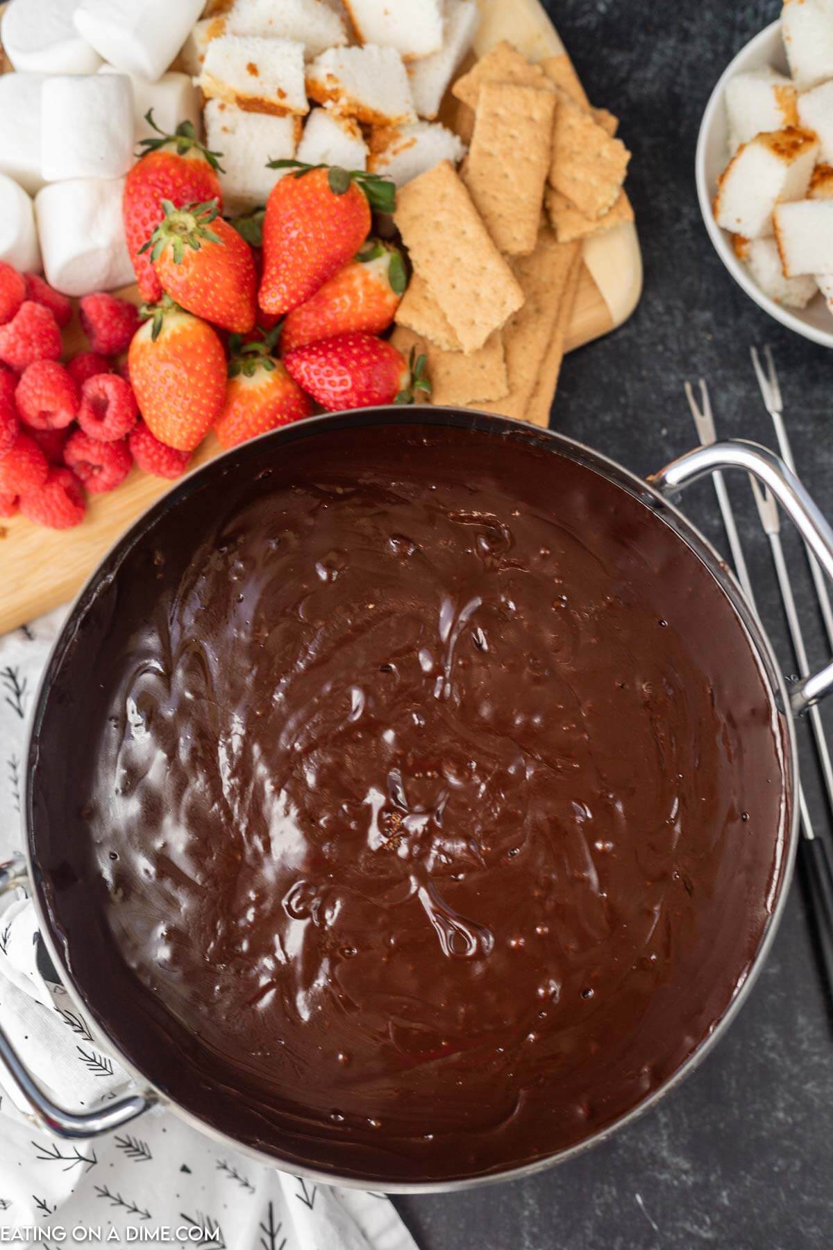 Chocolate and Marshmallow Fluff Fondue for the Little Dipper CrockPot - A  Year of Slow Cooking
