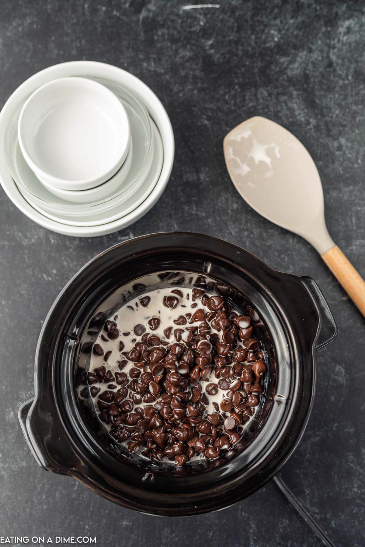 Chocolate and Marshmallow Fluff Fondue for the Little Dipper CrockPot - A  Year of Slow Cooking