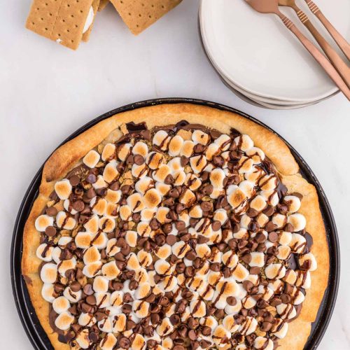 Delicious Dessert! Now get both S'Mores Dessert Pizza and Cinnamon Wheels  for AED 39 only. Use code: DD39 #dessertpizza #smoresdessert…