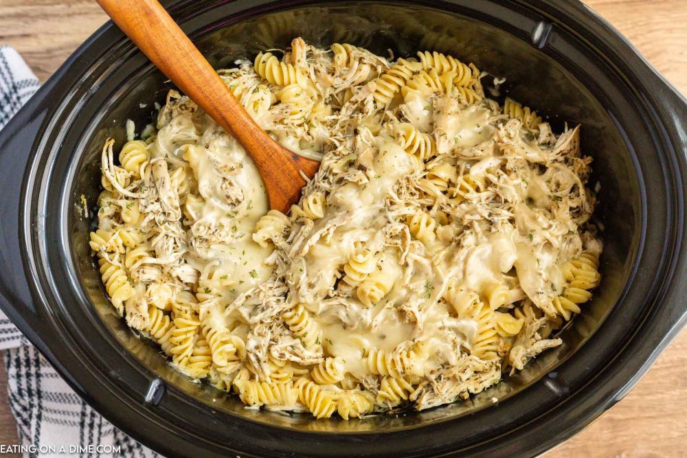 Crock pot Pesto Chicken Pasta Casserole - easy pesto chicken