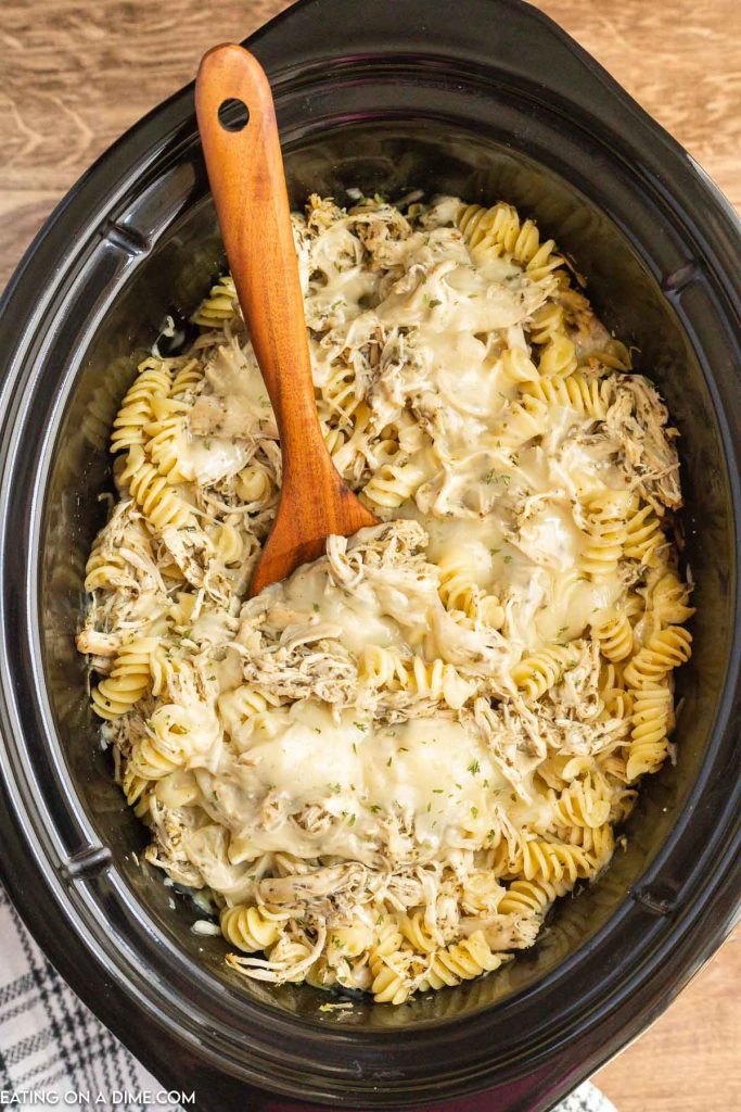 Crock pot Pesto Chicken Pasta Casserole - easy pesto chicken