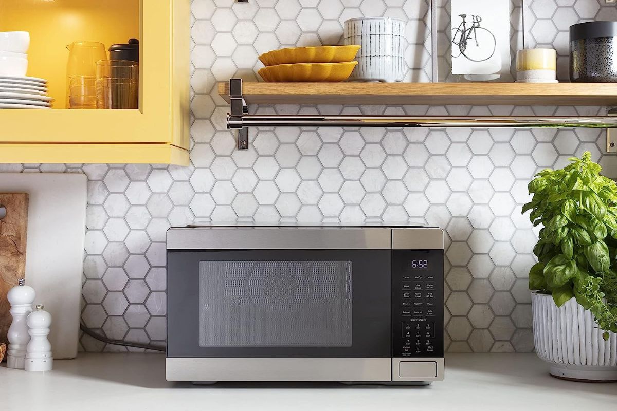 Warm Up Your Favorite Foods with the 8 Best Countertop Microwaves of 2023