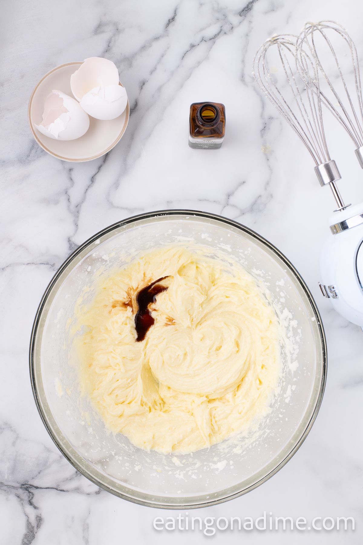 Combining the butter, sugar, egg and vanilla extract in a bowl