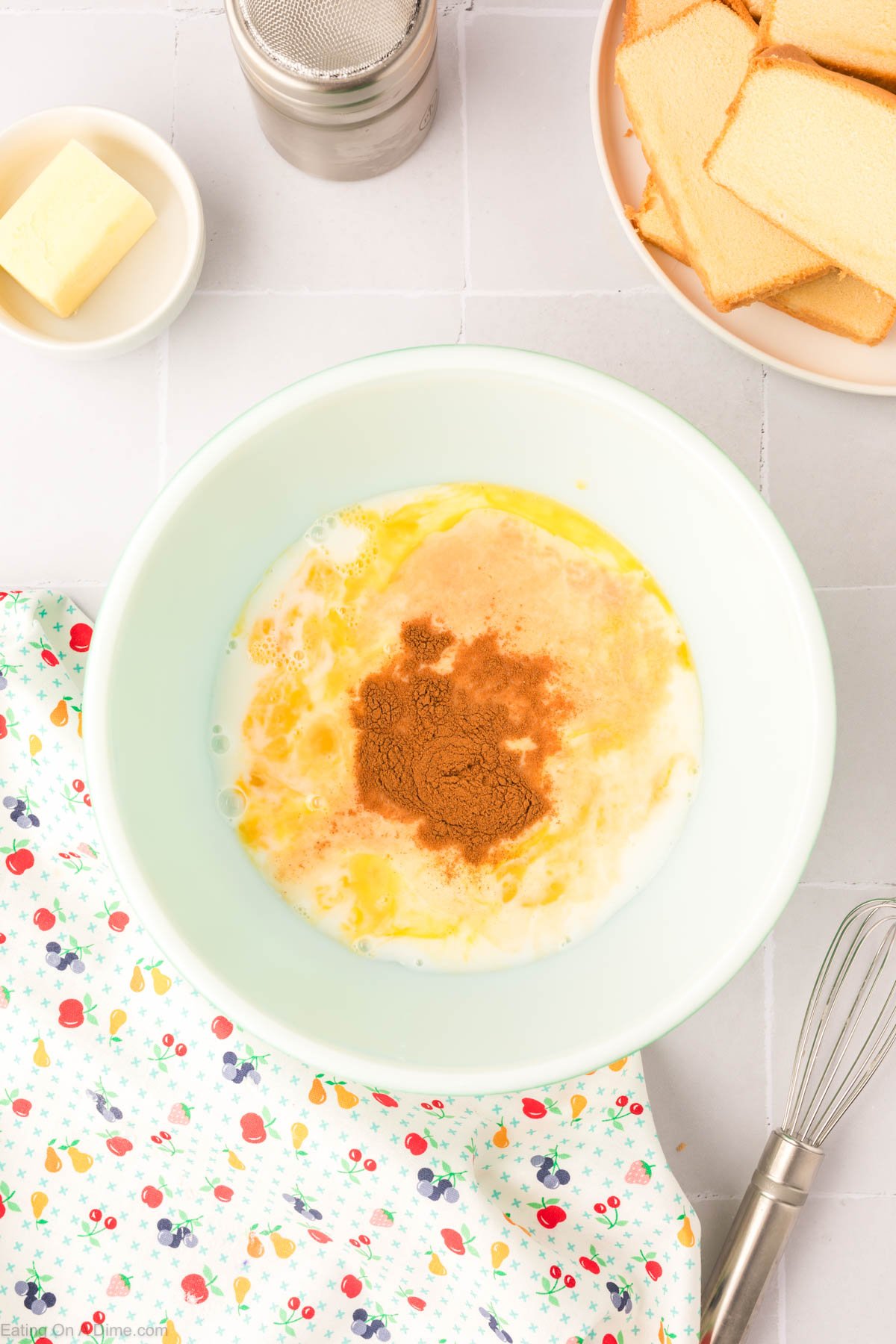 Mix milk, egg, cinnamon in a bowl