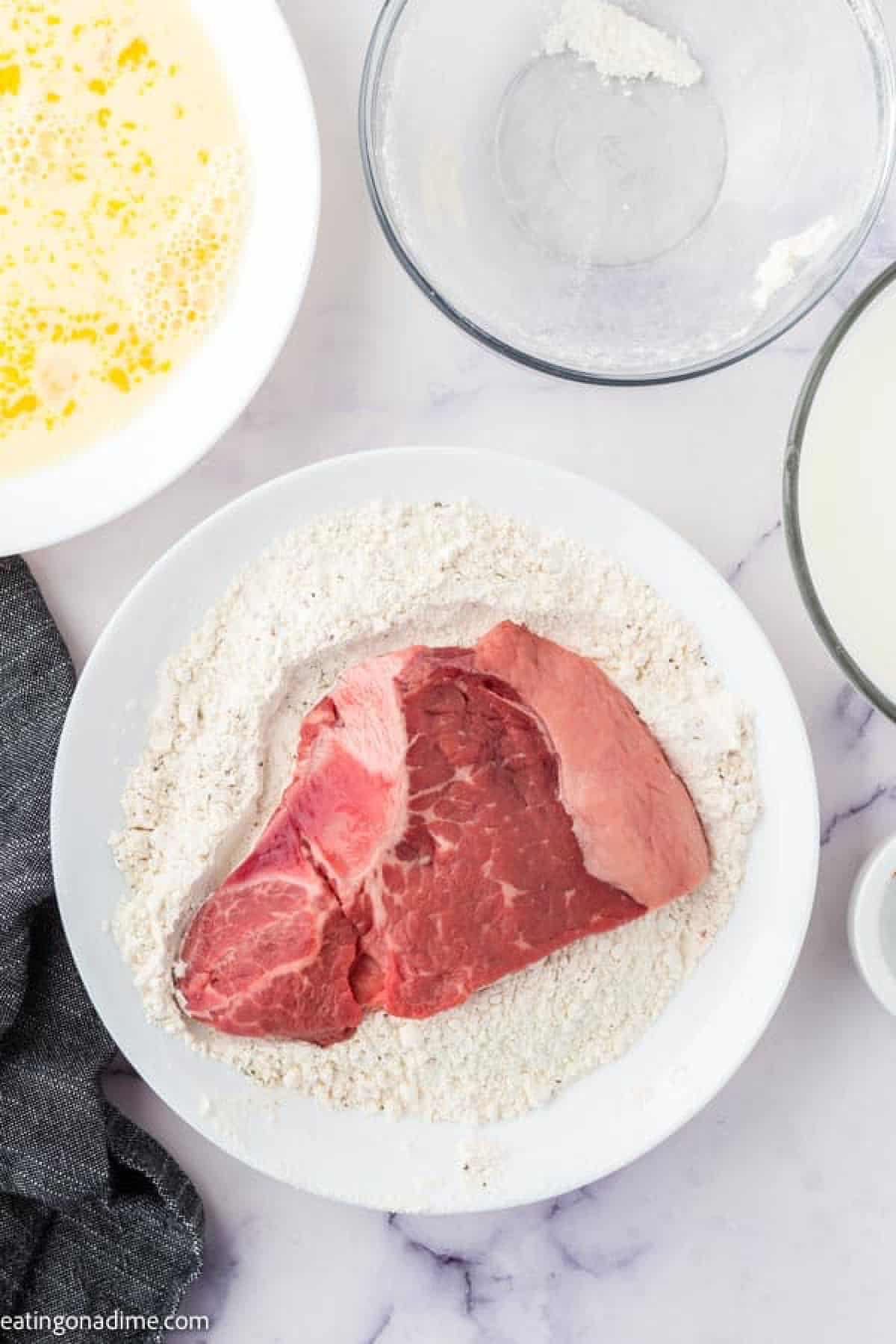 Placing the steak on flour