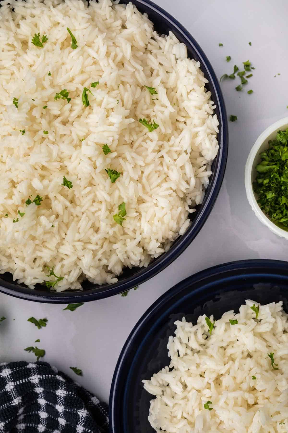 Jasmine Rice in a large black bowl