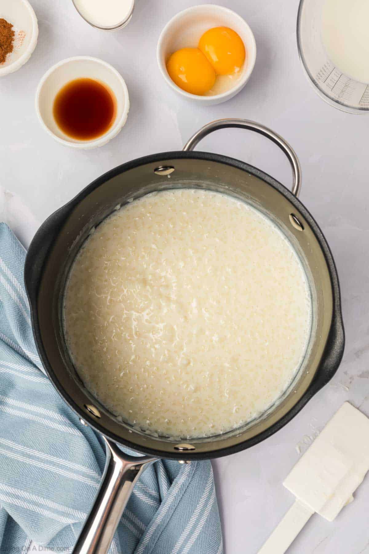 Combine rice, milk, sugar, salt in a sauce pan